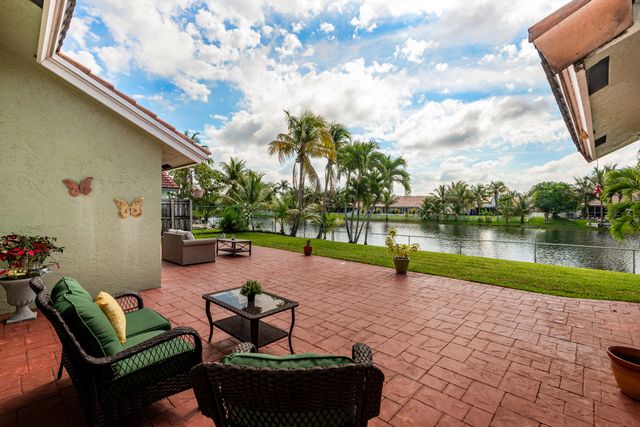 1091 NW 162nd Avenue, Pembroke Pines, FL 33028