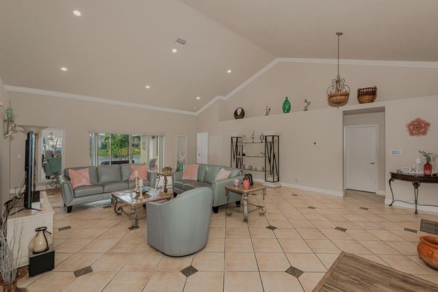 1091 NW 162nd Avenue, Pembroke Pines, FL 33028