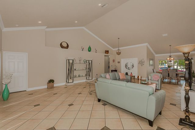 1091 NW 162nd Avenue, Pembroke Pines, FL 33028