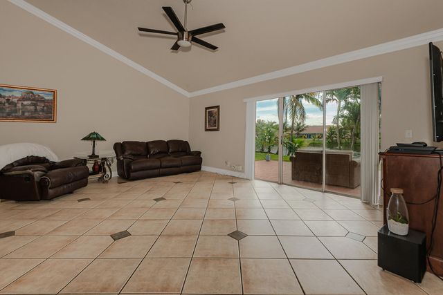 1091 NW 162nd Avenue, Pembroke Pines, FL 33028
