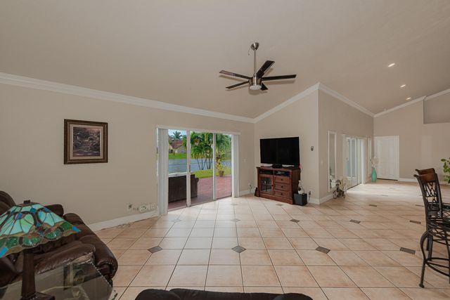 1091 NW 162nd Avenue, Pembroke Pines, FL 33028