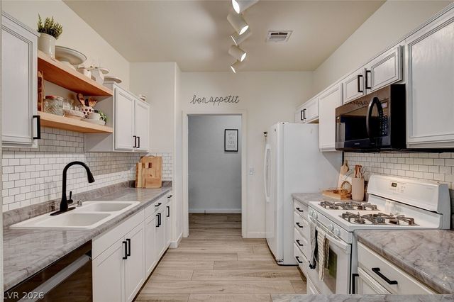 64 Brown Swallow Way, Henderson, NV 89012