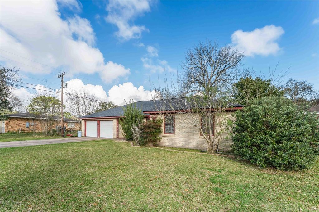 1015 Layman Street, La Marque, TX 77568