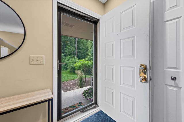 7256 Green Farm Road, West Bloomfield, MI 48322