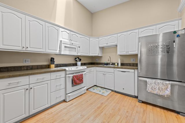 7256 Green Farm Road, West Bloomfield, MI 48322