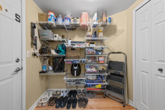7256 Green Farm Road, West Bloomfield, MI 48322