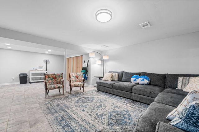 7256 Green Farm Road, West Bloomfield, MI 48322