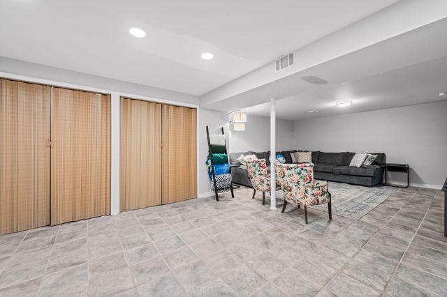 7256 Green Farm Road, West Bloomfield, MI 48322