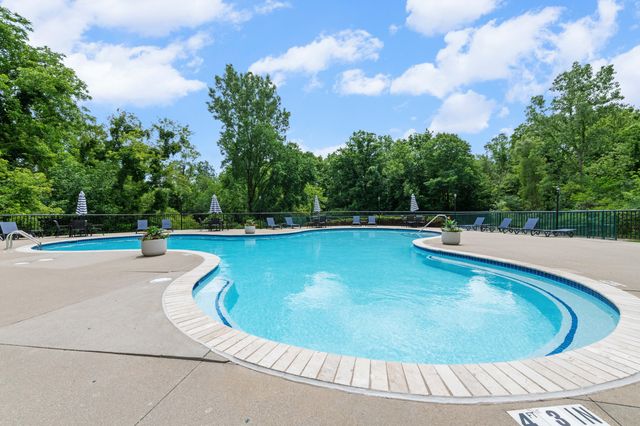 7256 Green Farm Road, West Bloomfield, MI 48322