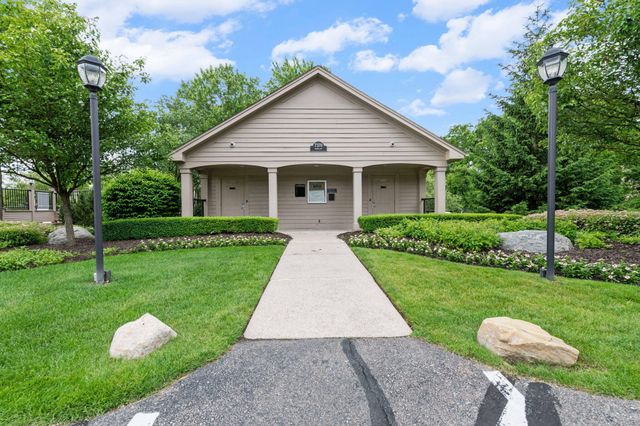 7256 Green Farm Road, West Bloomfield, MI 48322