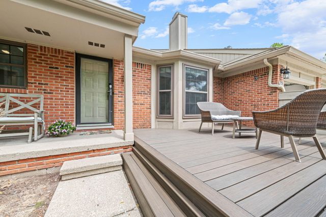 7256 Green Farm Road, West Bloomfield, MI 48322