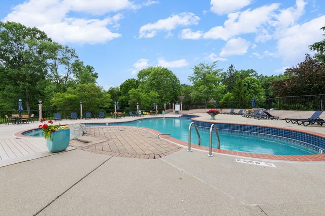 7256 Green Farm Road, West Bloomfield, MI 48322