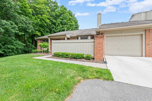 7256 Green Farm Road, West Bloomfield, MI 48322