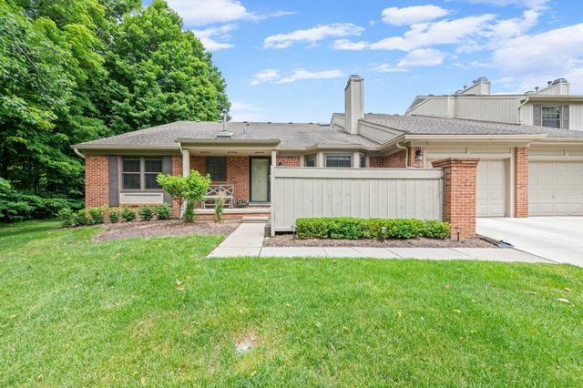 7256 Green Farm Road, West Bloomfield, MI 48322
