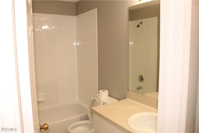 703 SE 8th TER, Cape Coral, FL 33990