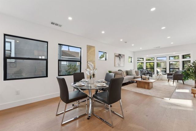 975 975 55 St, Oakland, CA 94608