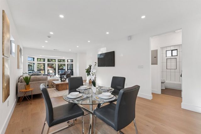 975 975 55 St, Oakland, CA 94608