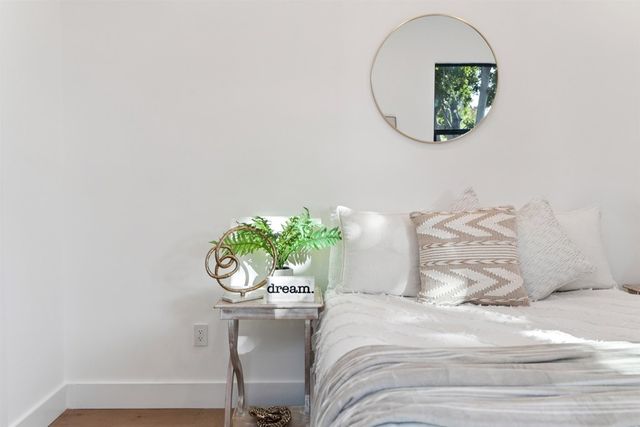 975 975 55 St, Oakland, CA 94608