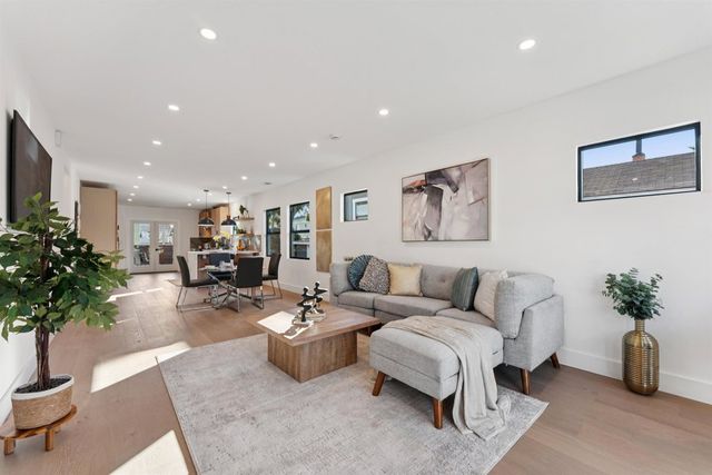 975 975 55 St, Oakland, CA 94608