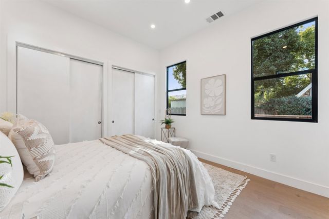 975 975 55 St, Oakland, CA 94608