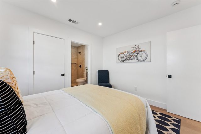 975 975 55 St, Oakland, CA 94608