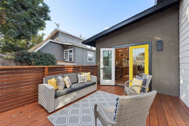 975 975 55 St, Oakland, CA 94608