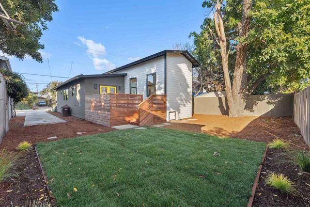 975 975 55 St, Oakland, CA 94608