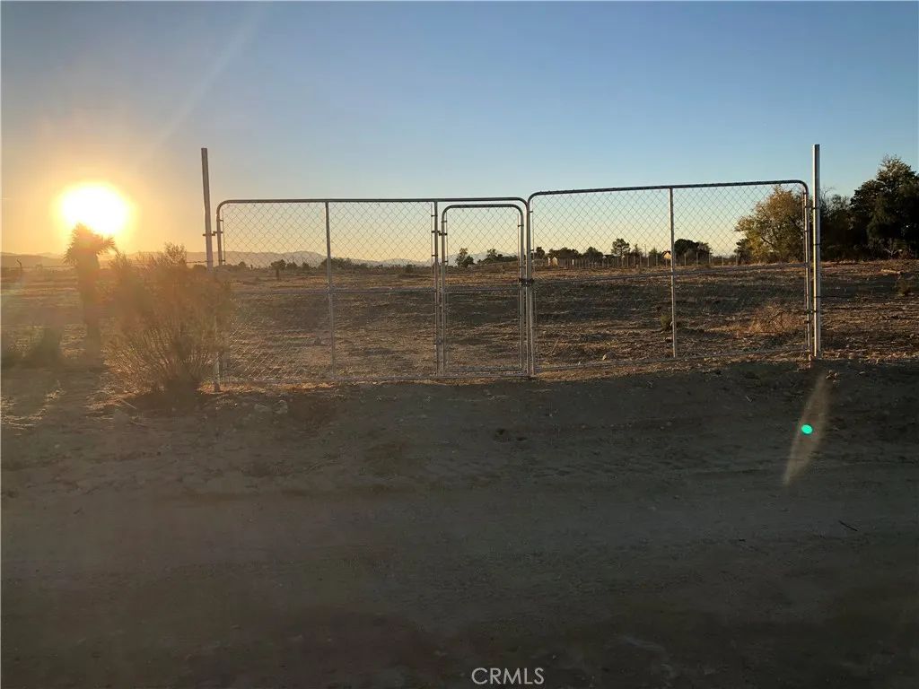 175 COR AVE W4 DRT 175 STE, Palmdale, CA 93591