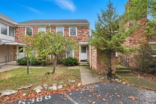 5366 Yorkshire Vill Lane, # B-22, Columbus, OH 43232