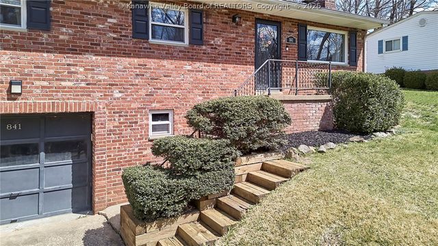 841 Daverton Road, Charleston, WV 25303