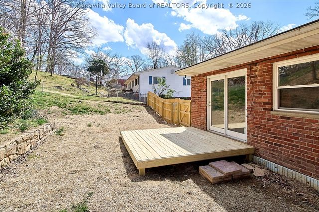 841 Daverton Road, Charleston, WV 25303