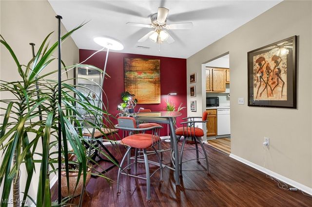 10373 Glenway Drive 202, Twinsburg, OH 44087