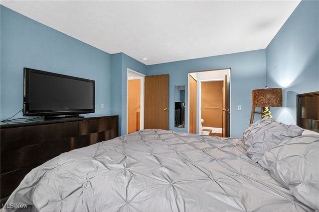 10373 Glenway Drive 202, Twinsburg, OH 44087