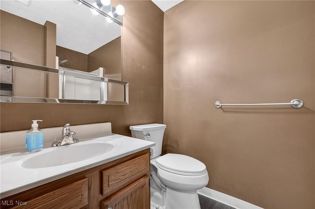 10373 Glenway Drive 202, Twinsburg, OH 44087