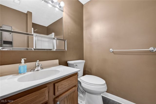 10373 Glenway Drive 202, Twinsburg, OH 44087