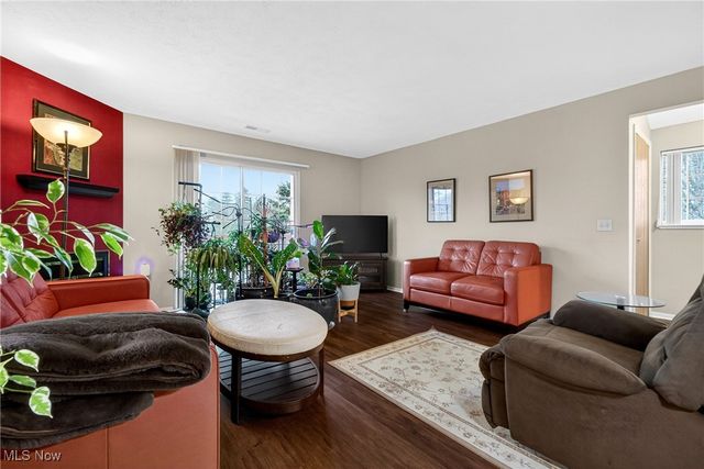 10373 Glenway Drive 202, Twinsburg, OH 44087