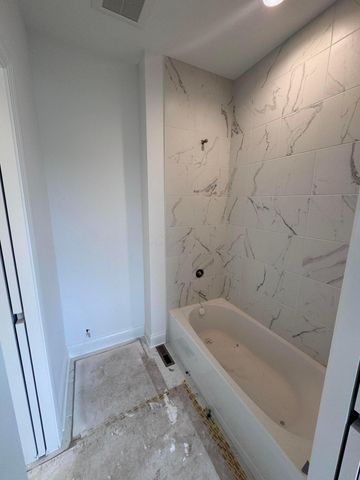 3299 Briarwood Lane, Lewis Center, OH 43035