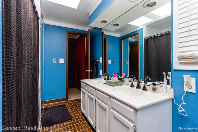 21467 Jewell Court, Grosse Ile, MI 48138