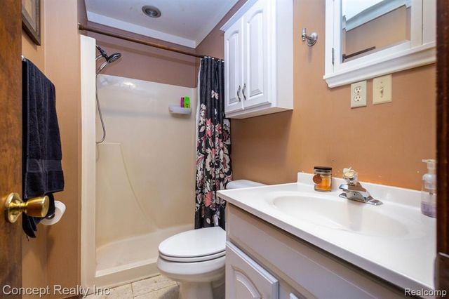 21467 Jewell Court, Grosse Ile, MI 48138