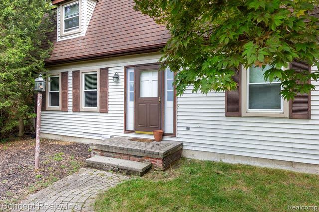 21467 Jewell Court, Grosse Ile, MI 48138