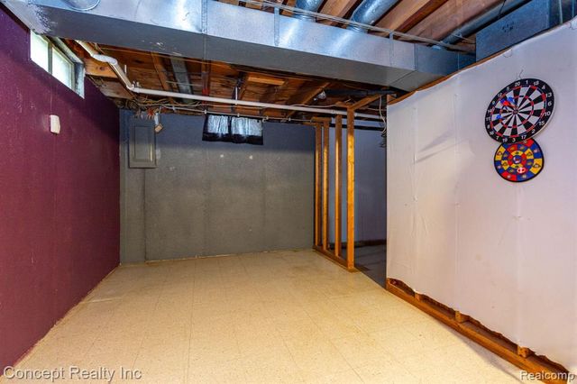 21467 Jewell Court, Grosse Ile, MI 48138