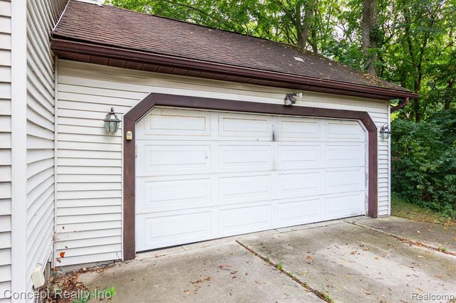 21467 Jewell Court, Grosse Ile, MI 48138