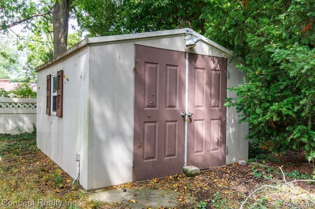 21467 Jewell Court, Grosse Ile, MI 48138