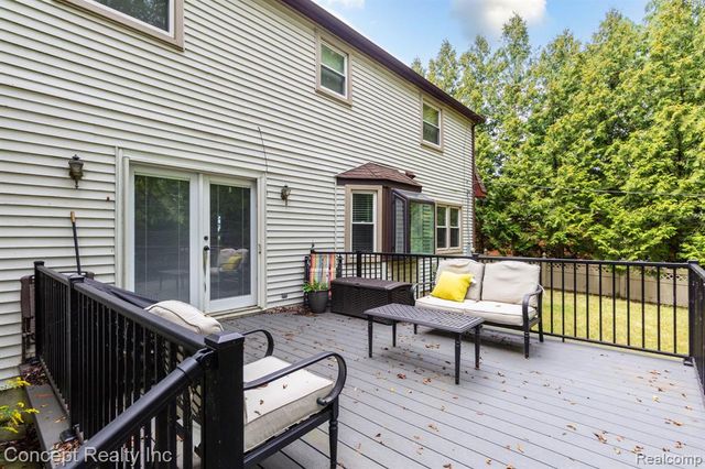 21467 Jewell Court, Grosse Ile, MI 48138