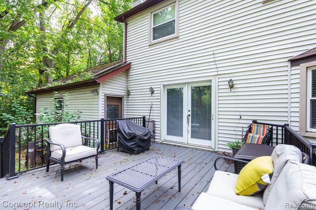 21467 Jewell Court, Grosse Ile, MI 48138