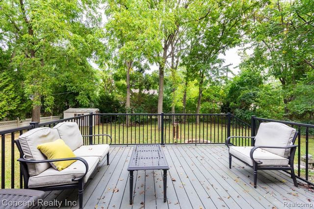21467 Jewell Court, Grosse Ile, MI 48138