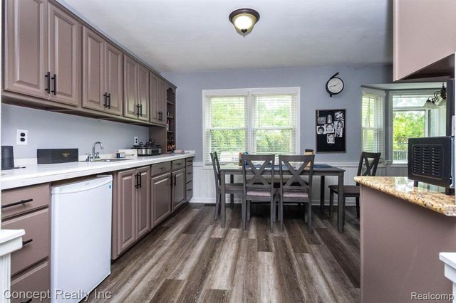 21467 Jewell Court, Grosse Ile, MI 48138