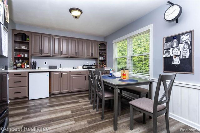 21467 Jewell Court, Grosse Ile, MI 48138