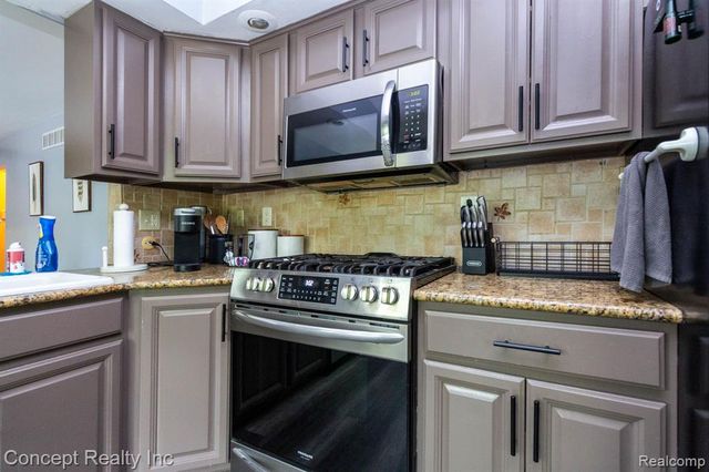 21467 Jewell Court, Grosse Ile, MI 48138