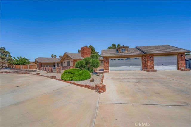 19989 Cronese Lane, Apple Valley, CA 92308
